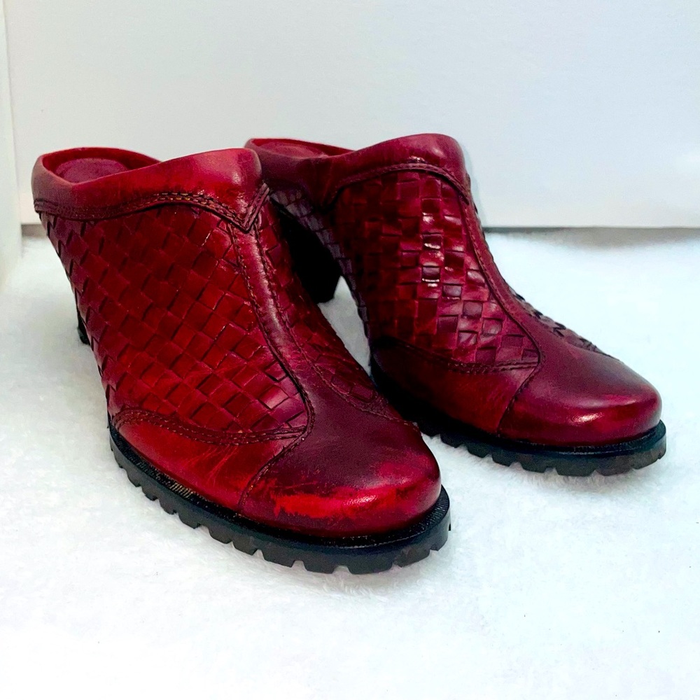 SoftWalk Red Wedges - Picture 2 of 12